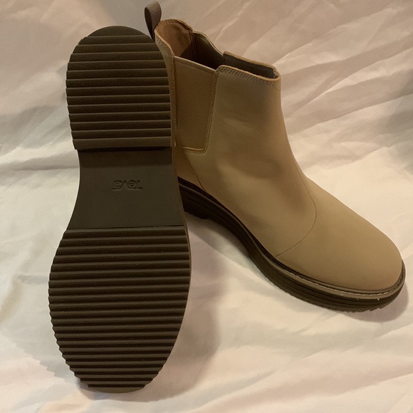 Chelsea Midform Boot - Picture 2 of 4